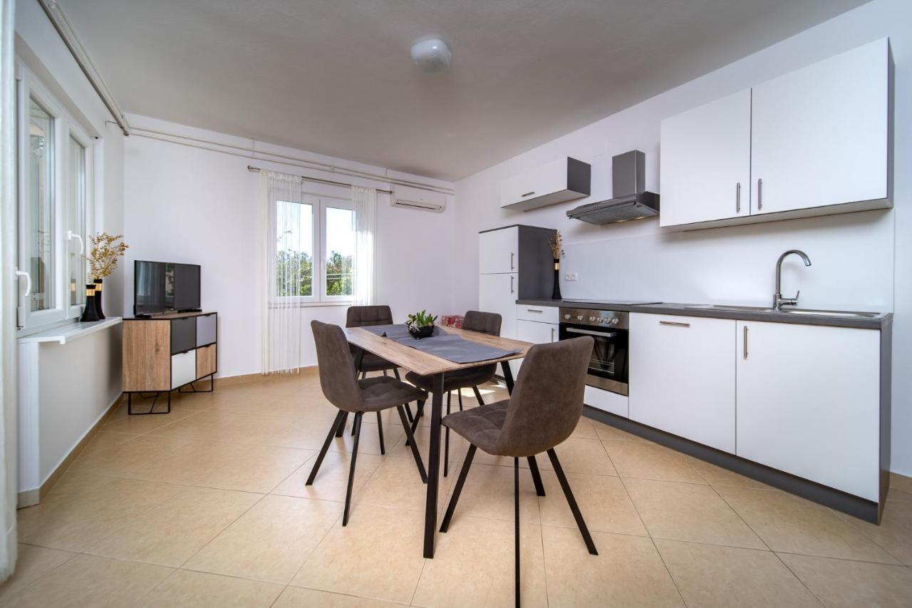 Apartmani Milena Barbat na Rabu Exterior foto